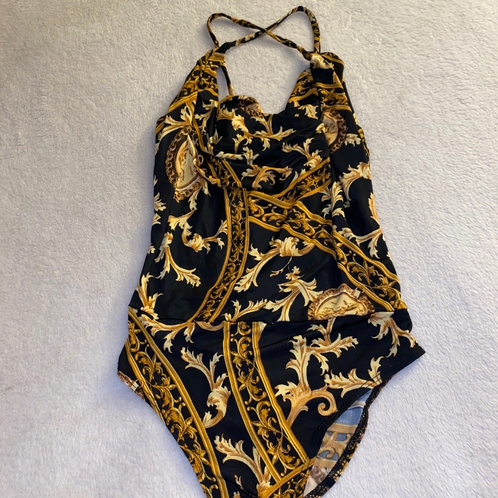 Black and Gold Bodysuit💫